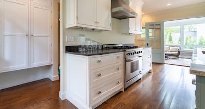 Newly constructed (9 years) beach home only steps from Jenness Beach