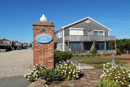 P-Town Beach Beauty on the Bay. Water View!