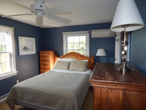 Room - P-Town Beach Beauty on the Bay. Water View! (Provincetown)