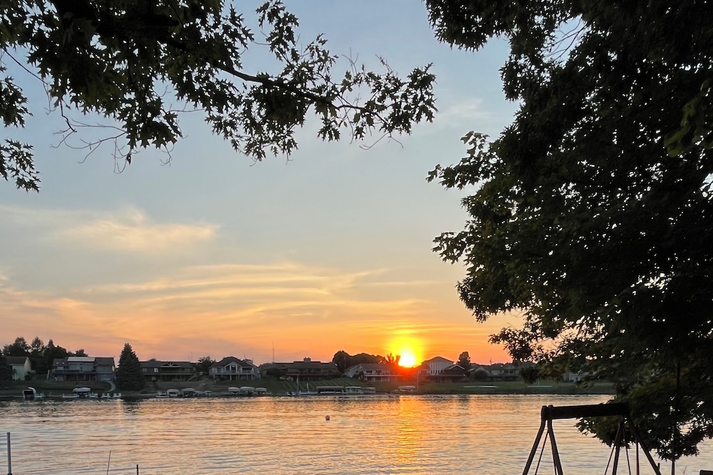Relaxing Lake Front Home with lots of parking for your truck and boat trailer!