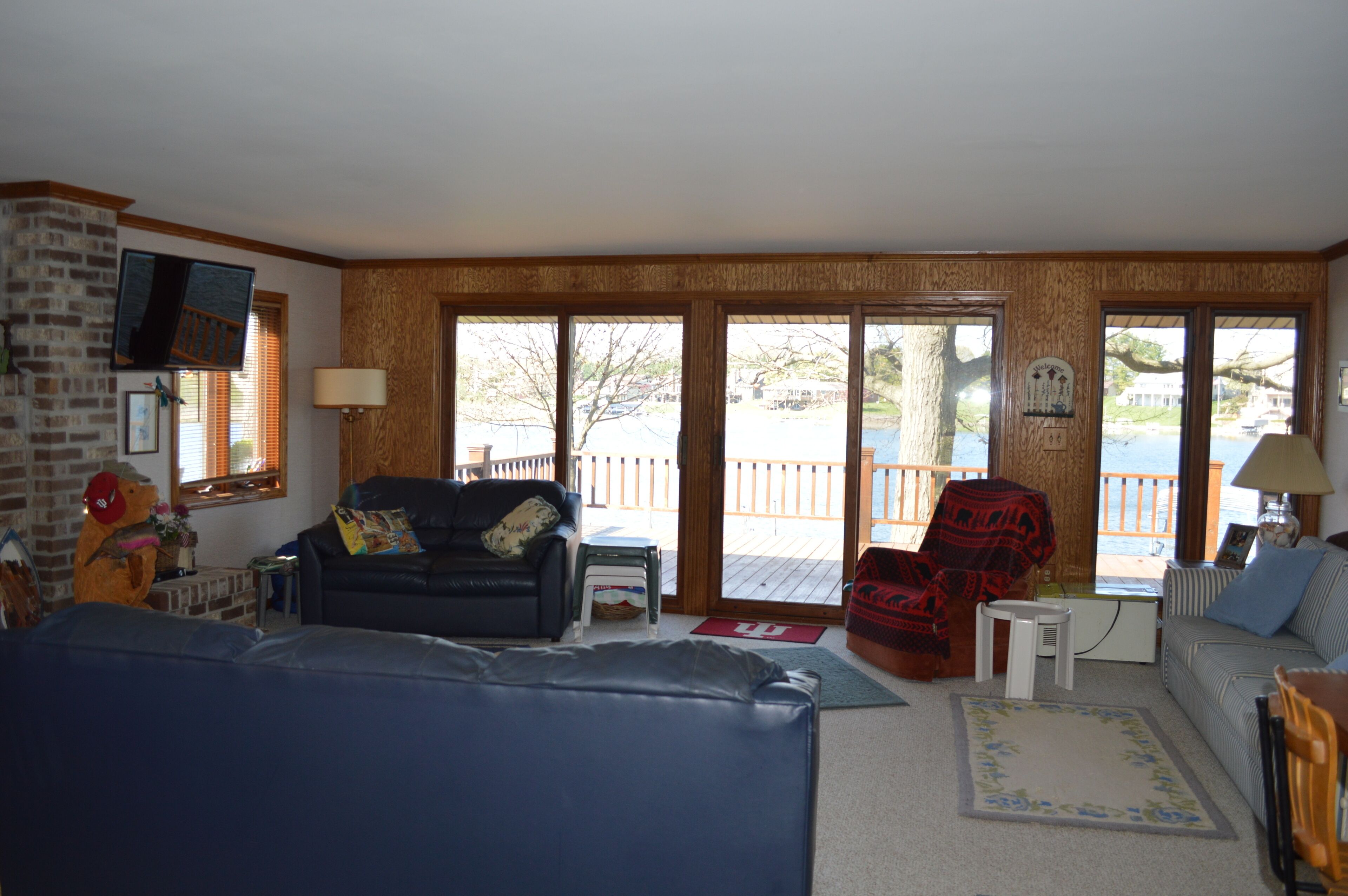 Relaxing Lake Front Home with lots of parking for your truck and boat trailer!