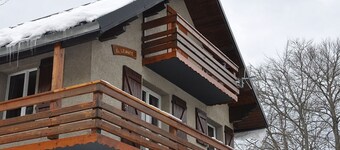 Chalet apartment in resort center with private parking & garage