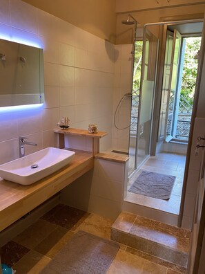 Een bad, een haardroger