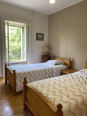 6 chambres, fer et planche à repasser, lit parapluie, Wi-Fi
