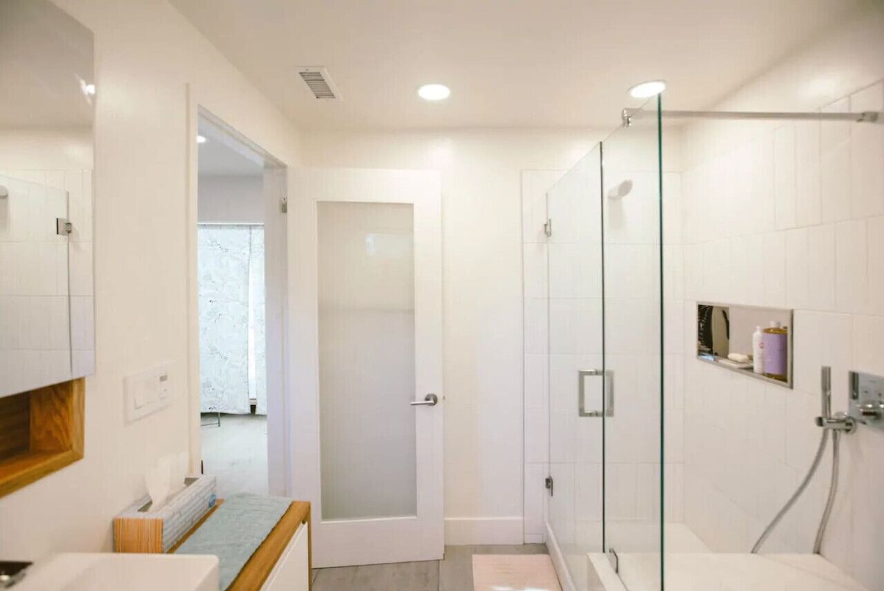 Bathtub, hair dryer