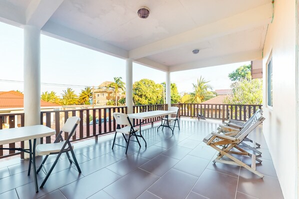 تناول الطعام بالخارج