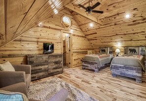 4 bedrooms, iron/ironing board, free WiFi, bed sheets