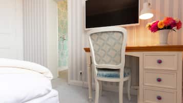 Standard Double Room | Television