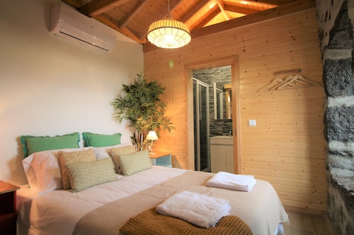 Pike Cliffs - Amazing view to S. Jorge