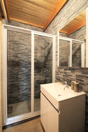 Shower, hair dryer, towels, soap - Pike Cliffs - Amazing view to S. Jorge (Prainha de Cima)