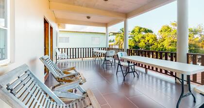 Charming studio w/ ocean view, deck, partial AC & WiFi - short walk to the beach