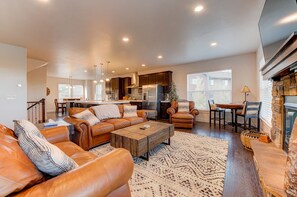 TV, caminetto, tavolo da calcetto