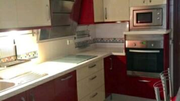 雪櫃、微波爐、焗爐、爐具