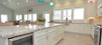 New~ 6 Bedroom 5 bath ~ Pool and Spa ~ Beach Views~ Direct Beach Access