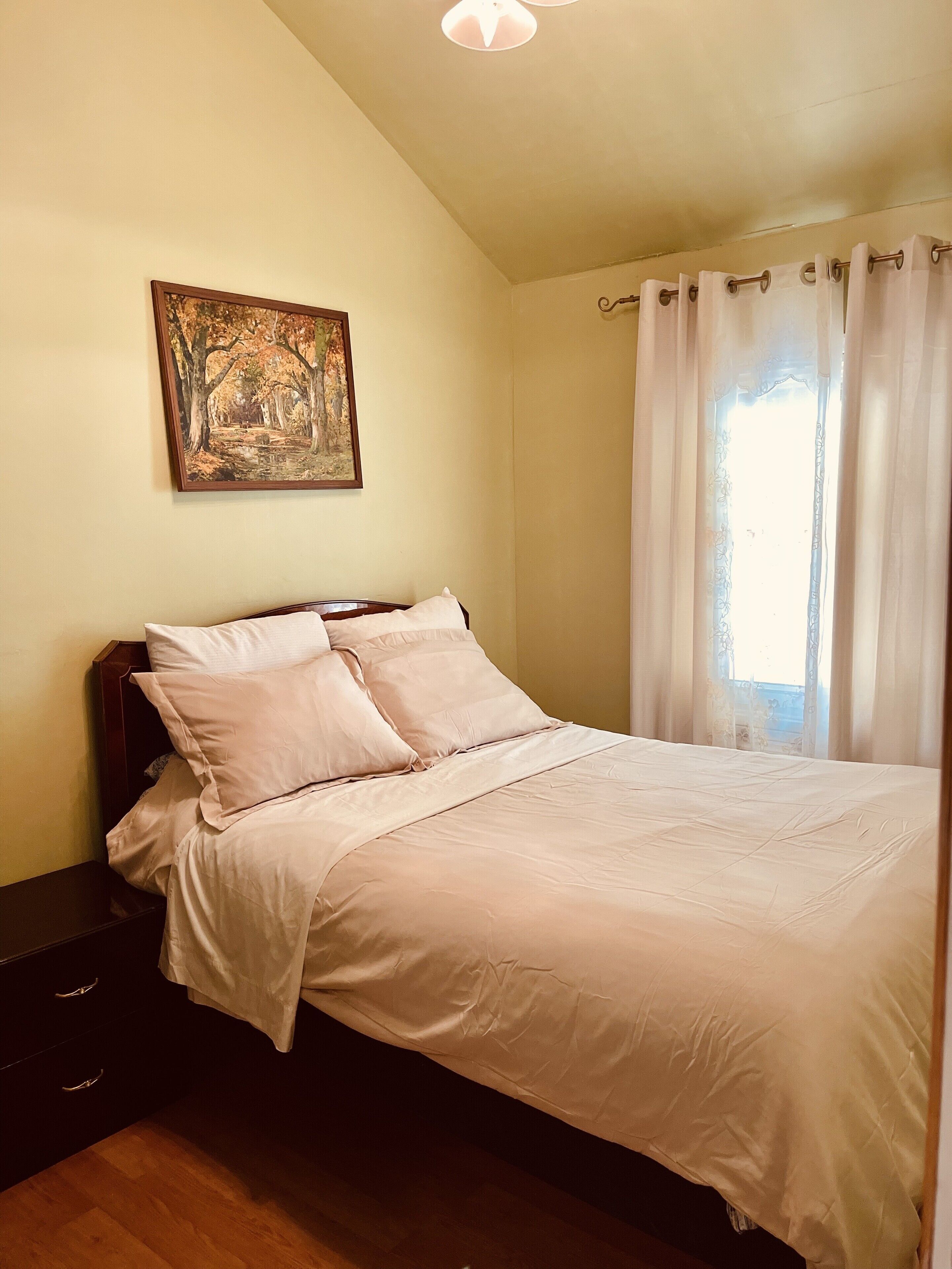 Cozy One bedroom Bungalow with shared pool 8m bethel woods 10m Casino 