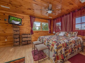 4 bedrooms, desk, iron/ironing board, travel cot