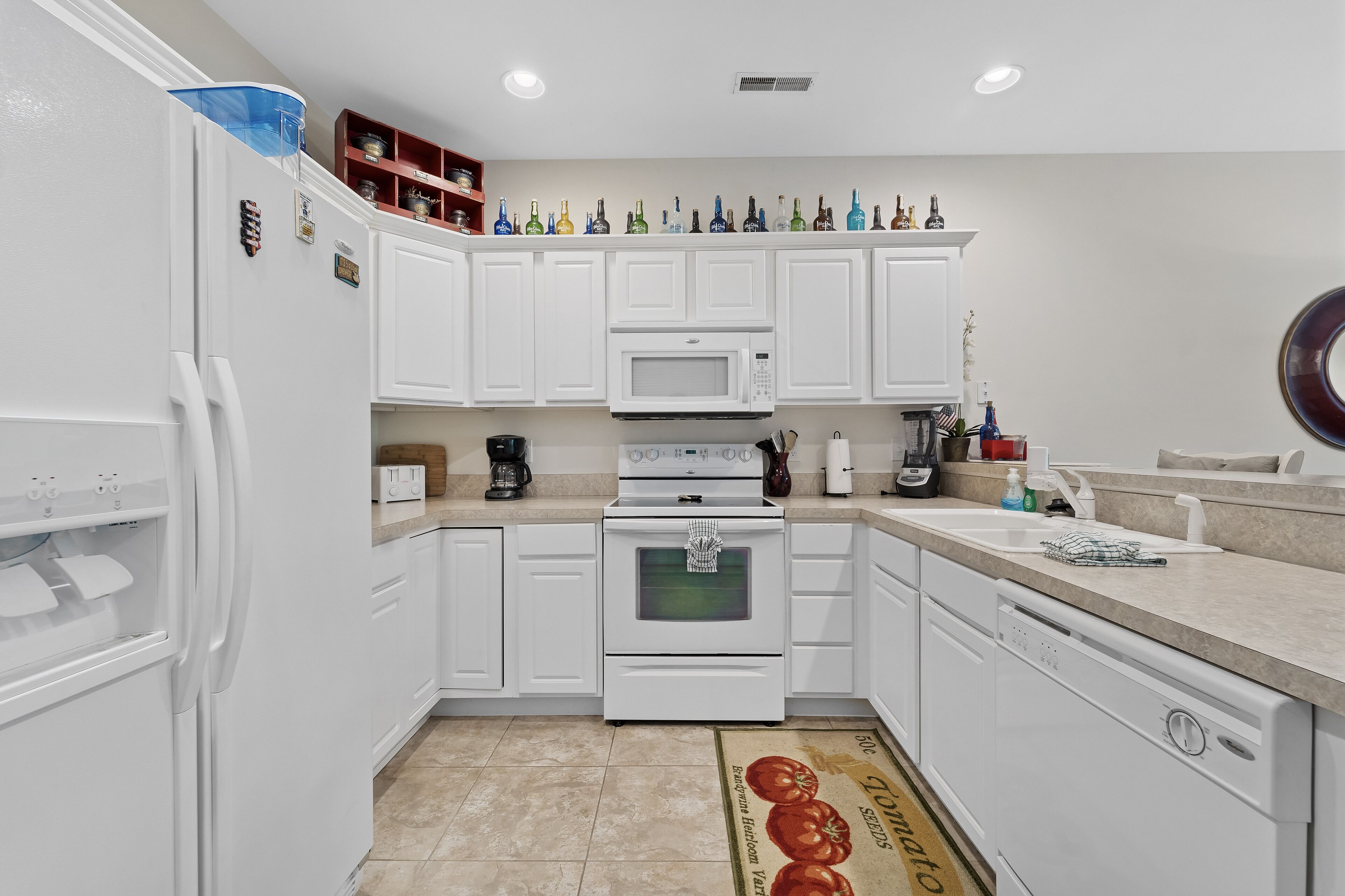 Cedar Heights Condo with Lake & Pool View