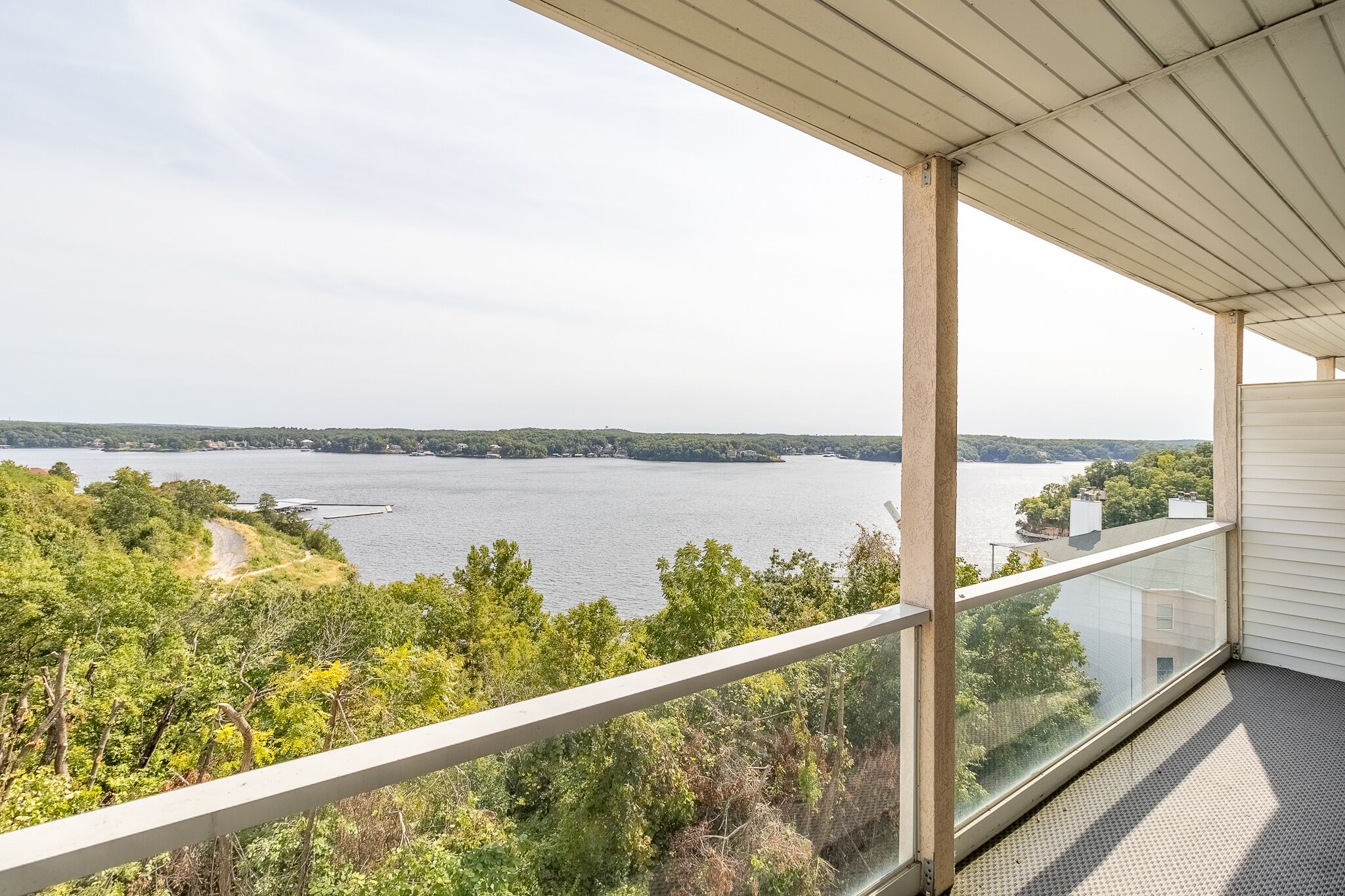 Lakeview condo in great location