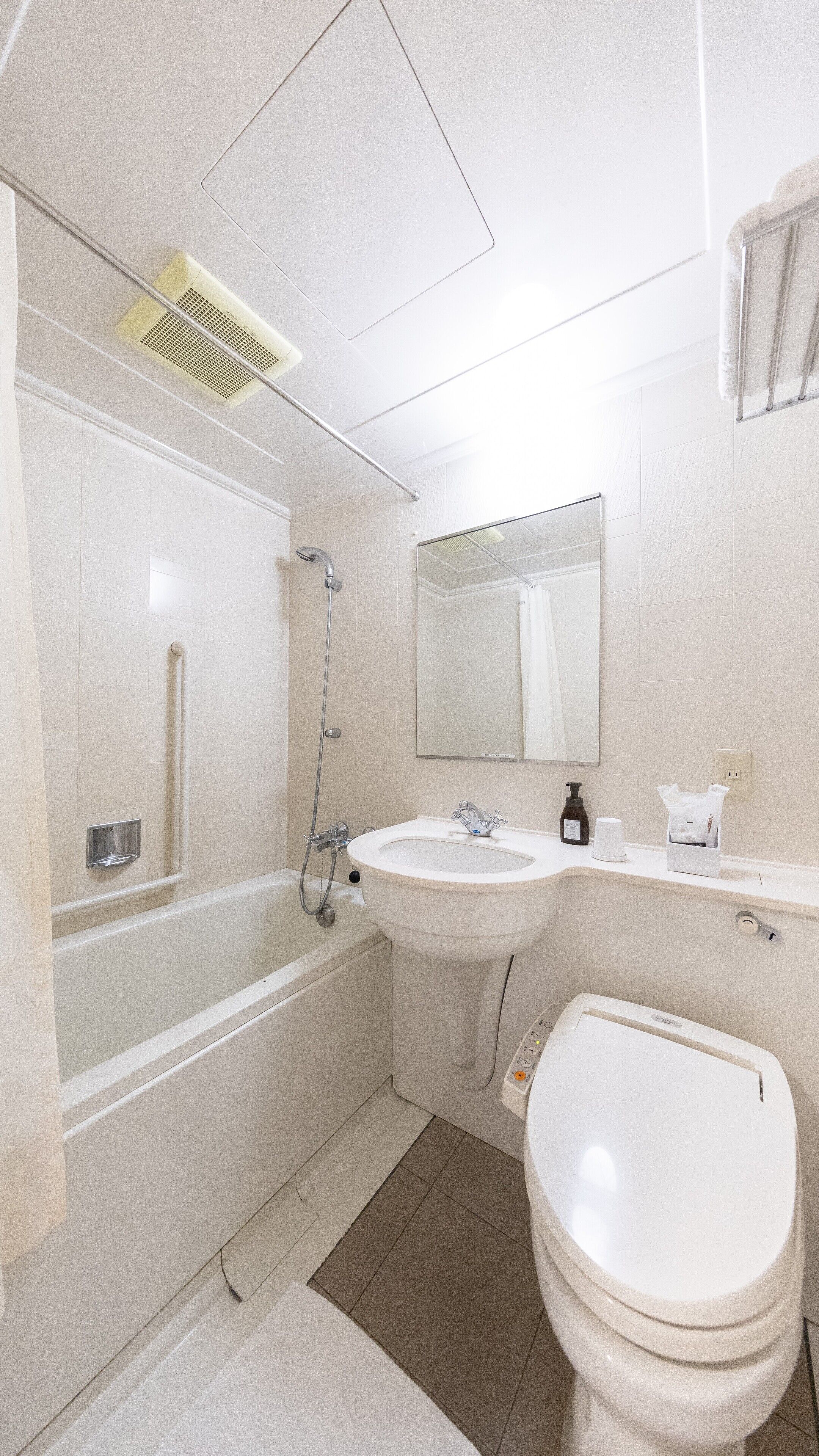 A modern bathroom with a bathtub, sink, and toilet.