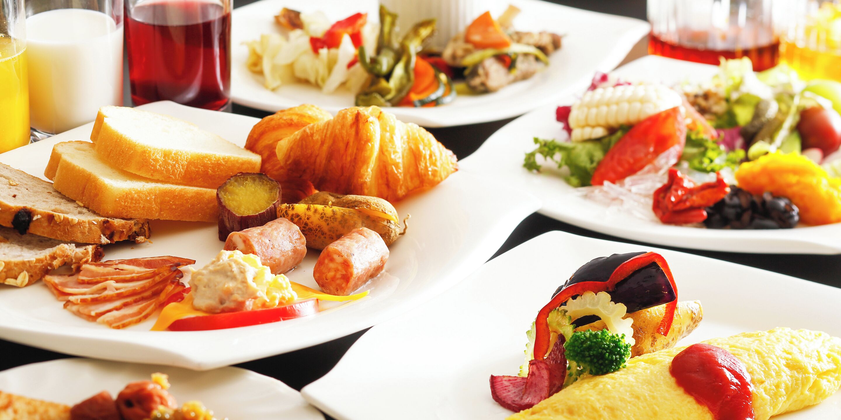 daily buffet breakfast (jpy 1100 per person)
