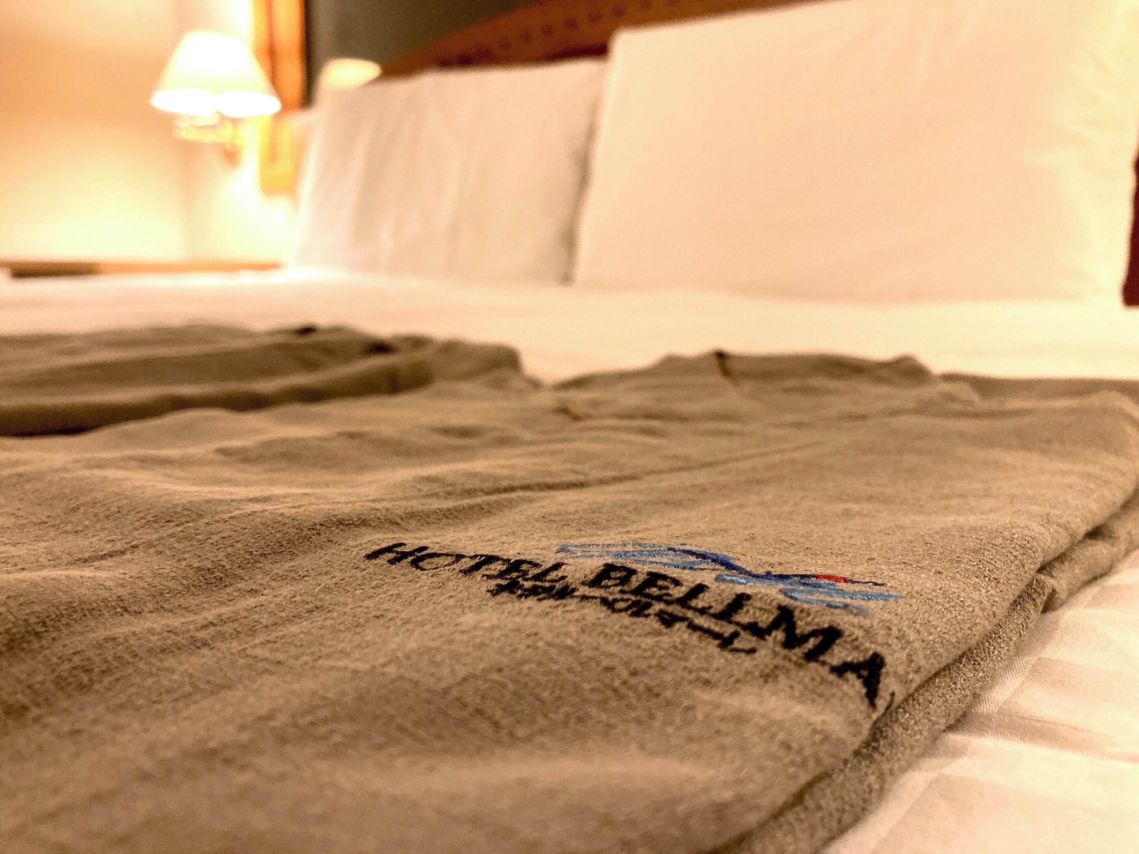 Deluxe Double Room, Non Smoking, Jetted Tub | Meja, Wi-fi percuma, cadar katil 