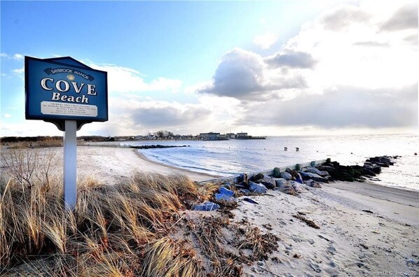 Beach - Lovely 3 BR Beach house with beach just a 1 block walk away (Old Saybrook)