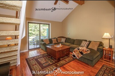 3 story cozy townhouse minutes from mount snow