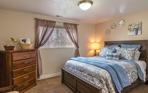 Double Room | Blackout curtains, iron/ironing board, free WiFi, bed sheets