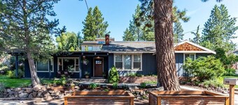 The Bend House - West Side, Walk to Newport & Downtown, Bocce Ball Court