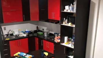 Microondas, lavavajillas y utensilios de cocina