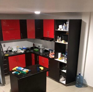 Microones, rentaplats i utensilis de cuina, vaixella i coberteria 