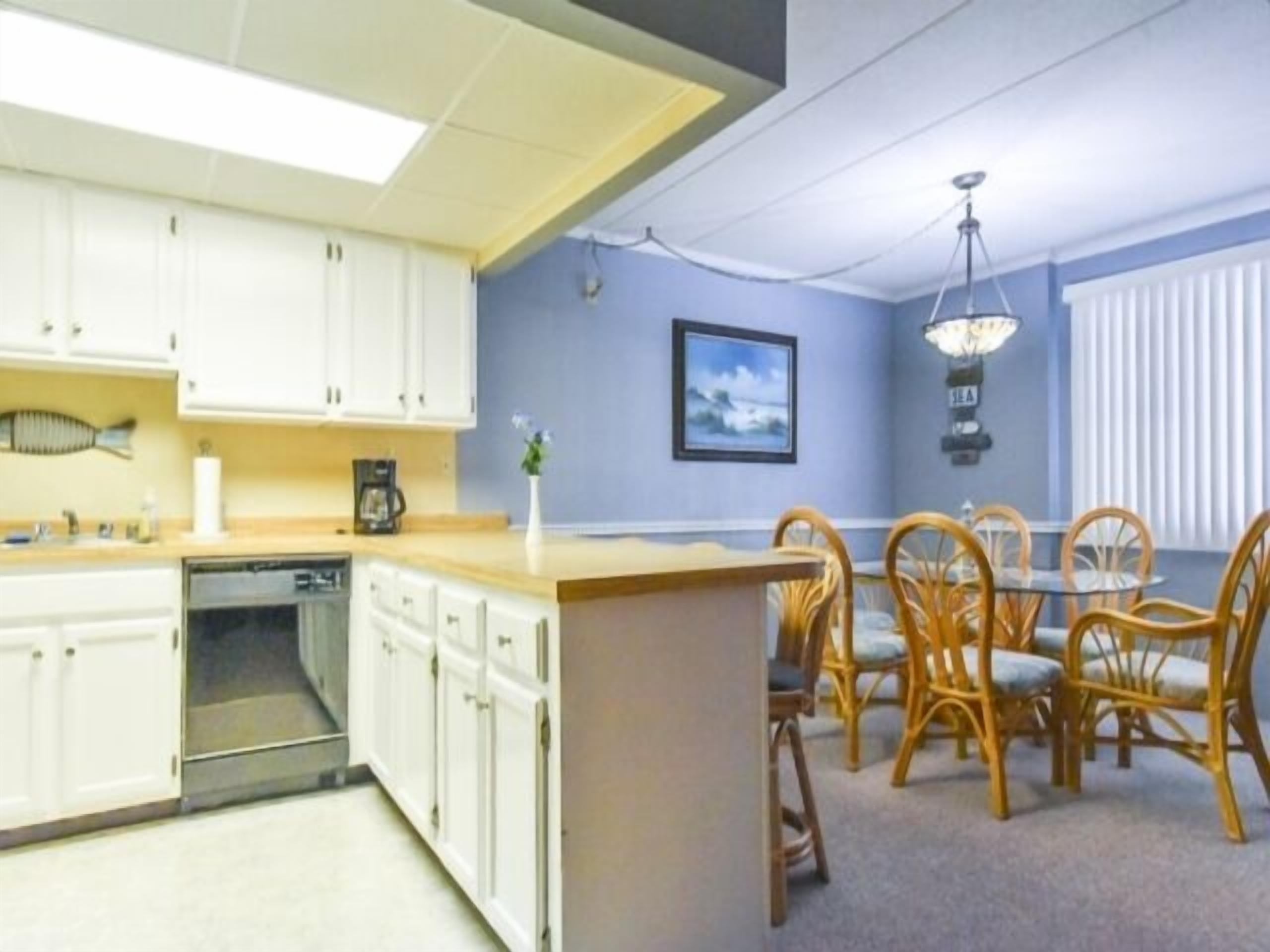 Ocean Block * 2 BR  2 Baths * Balcony * WiFi