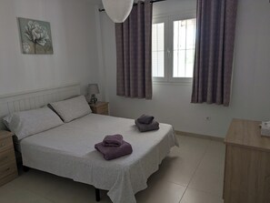 2 slaapkamers, een kluis op de kamer, een strijkplank/strijkijzer