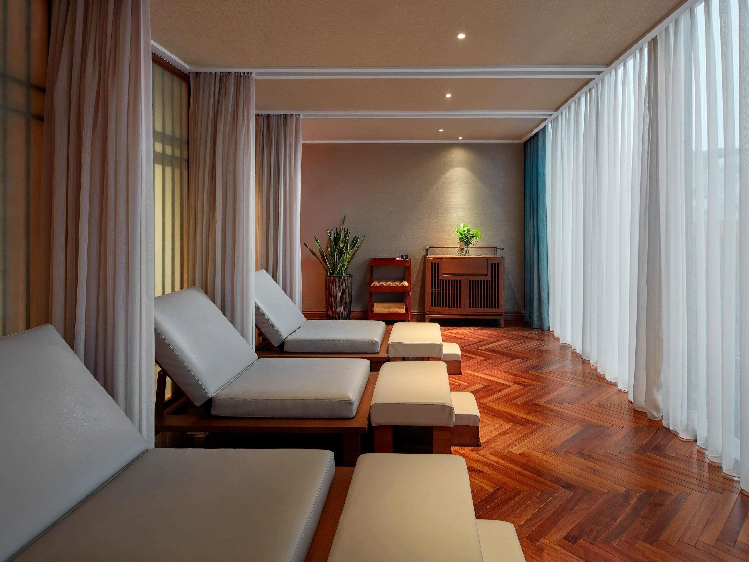 Sauna, hot tub, steam room, body treatments, body wraps, body scrubs