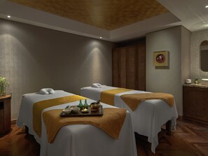 Sauna, tina de hidromasaje, baño de vapor y tratamientos corporales