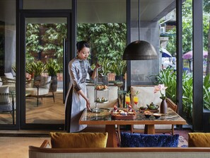 2 barer/lounger, takterrassebar og lobbylounge