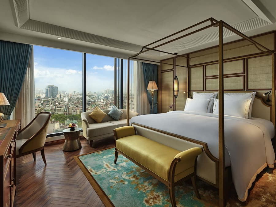 Grand Deluxe, King Bed, High Floor | Ropa de cama hipoalergénica, caja fuerte, escritorio