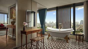 Presidential Suite, Club Lounge Access | Hypo-allergenic bedding, in-room safe, desk, laptop workspace