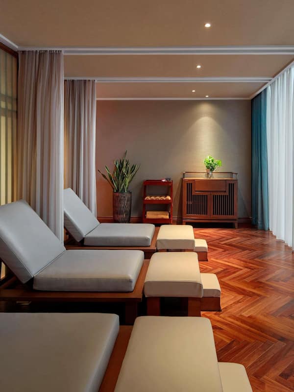 Sauna, hot tub, steam room, body treatments, body wraps, body scrubs