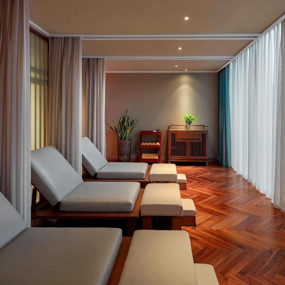 Sauna, hot tub, steam room, body treatments, body wraps, body scrubs