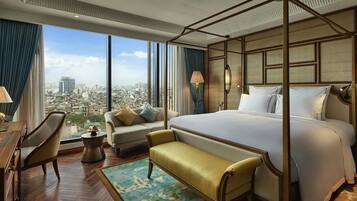 Grand Deluxe, King Bed, High Floor | Hypo-allergenic bedding, in-room safe, desk, laptop workspace