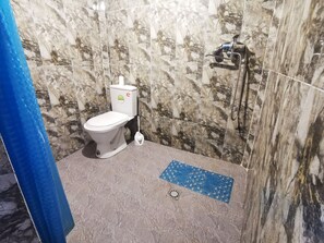 Shower, towels, soap, toilet paper - Bungalow sea+mountain view (Batumi)