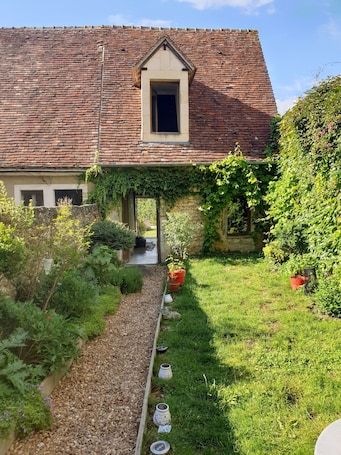 Property grounds. La Dragonne: House with garden, Bellême center, Perche Natural Park value