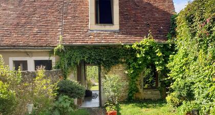 La Dragonne : GĂźte de charme au centre de BellĂȘme avec jardin, calme et cosy