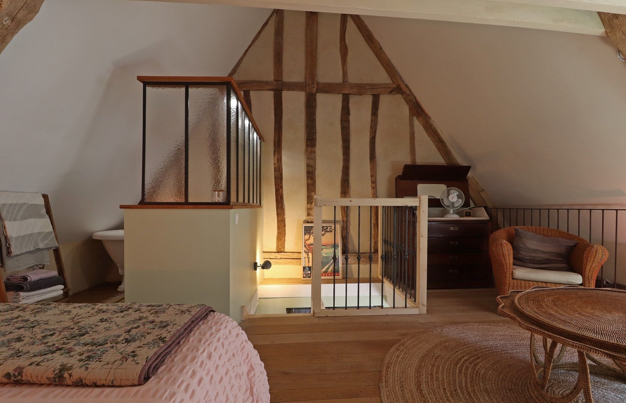 1 多间卧室、办公桌、隔音、熨斗/熨衣板