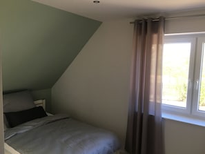 Comfort Single Room (Nr. 2) | Hypo-allergenic bedding, minibar, desk, laptop workspace
