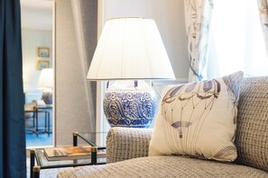 Chambre Prestige double | Minibar, coffre-fort, décor unique, ameublement unique