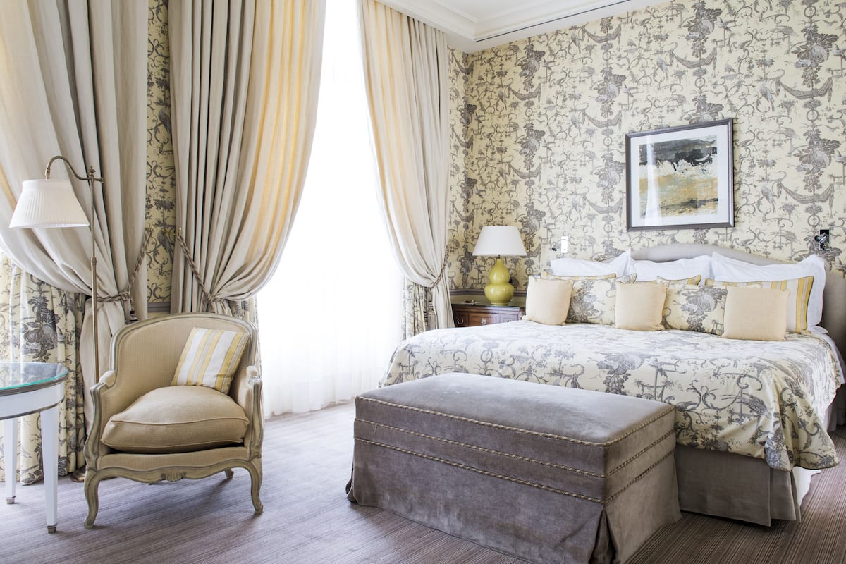 双人房 (Deluxe Chateau) | 1 多间卧室、迷你吧、客房内保险箱、特色装修