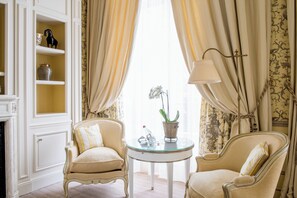 Dobbeltrom (Deluxe Chateau) | Minibar, safe på rommet, individuelt dekorert og individuelt innredet