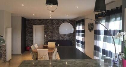 AIR-CONDITIONED VILLA WITH SPA IN THE HILLS ABOVE CAHORS